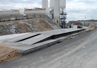 Báscula puente móvil de sobresuelo con plataforma metálica